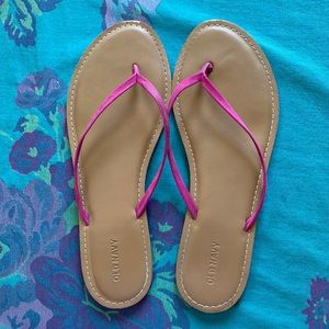 Old Navy Fuchsia Suede Thong Flip Flops